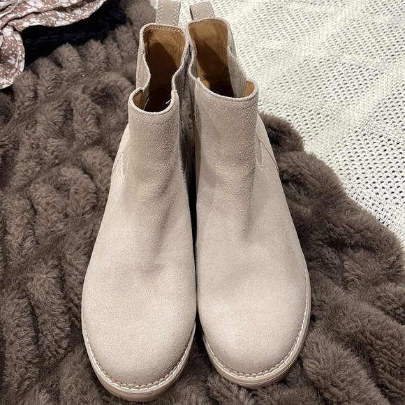 Crown vintage women’s booties - Picture 2 of 8